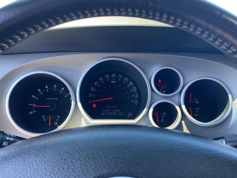 Used 2011 Toyota Sequoia LtdImage 29