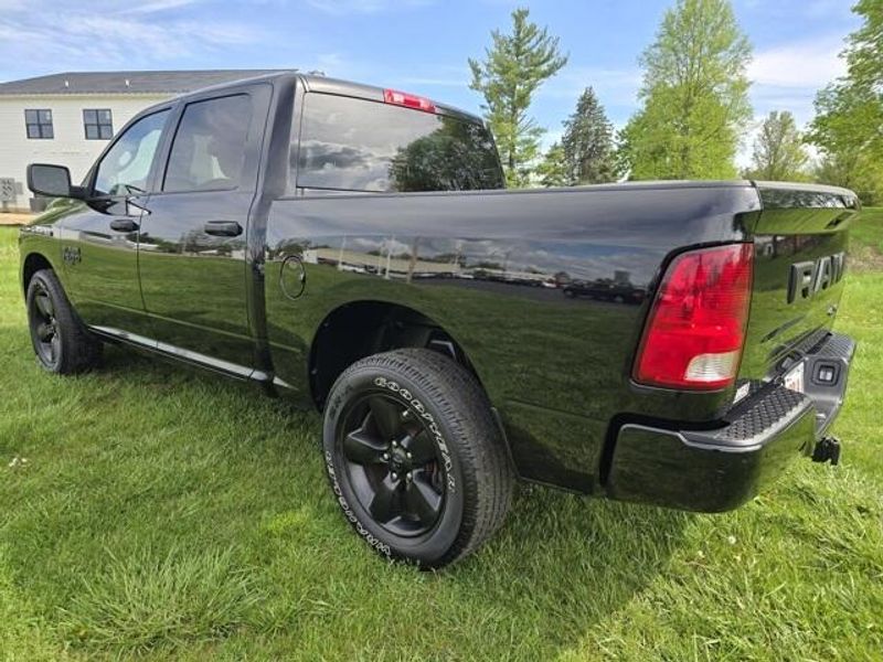 2022 Ram 1500 Classic Night Edition photo 3