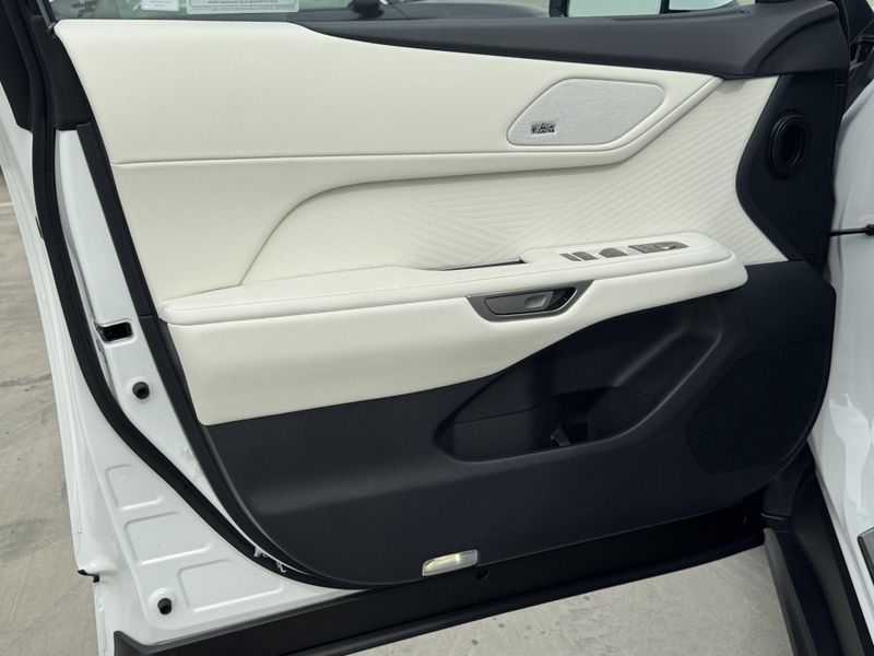 New 2026 Lexus ES 350h Premium+Image 18