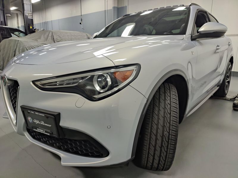 2023 Alfa Romeo Stelvio Ti Premium AWD w/Activ AsstImage 14