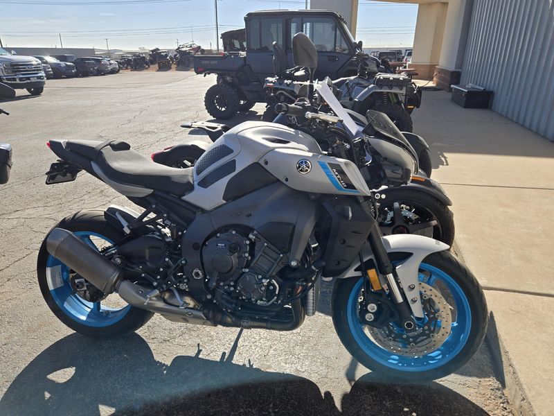 USED 2025 YAMAHA MT10 Image 2