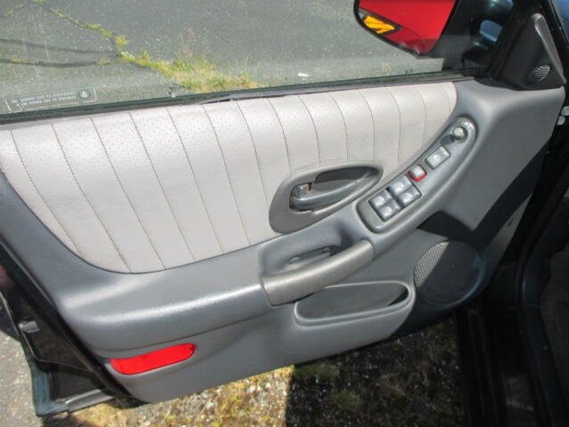 Used 2001 Pontiac Grand Prix GTImage 12