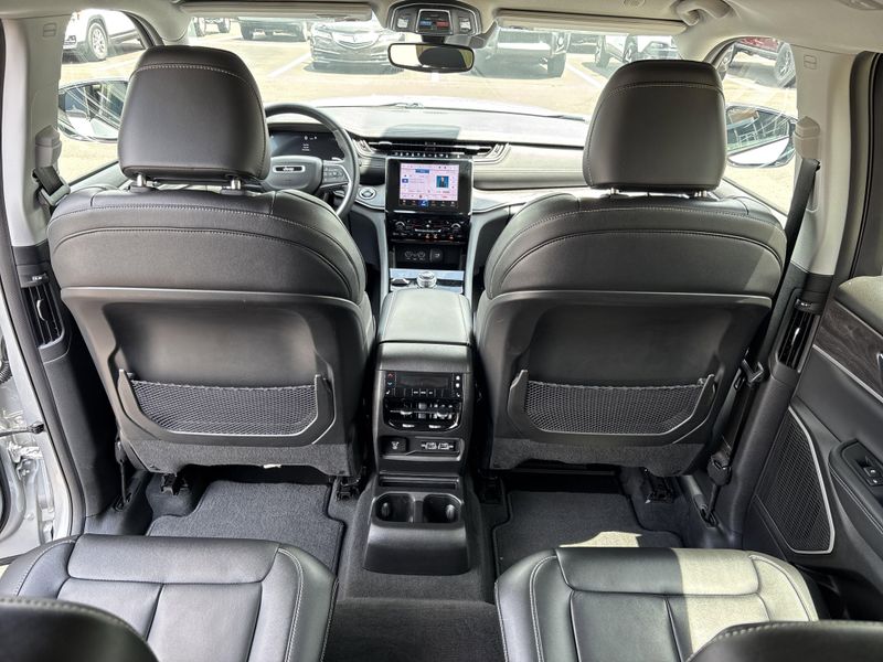 Used 2022 Jeep Grand Cherokee L LimitedImage 24