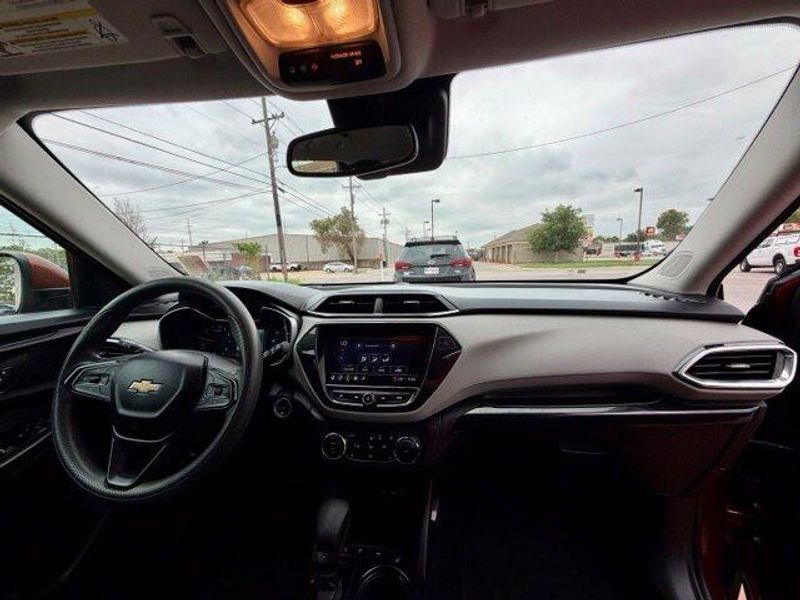 Used 2021 Chevrolet Trailblazer LTImage 12