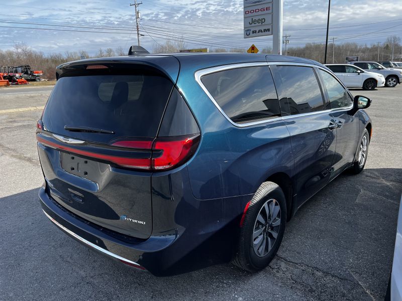 2023 Chrysler Pacifica Plug-in Hybrid Touring LImage 10
