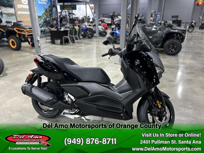 2025 Yamaha Xmax Image 3