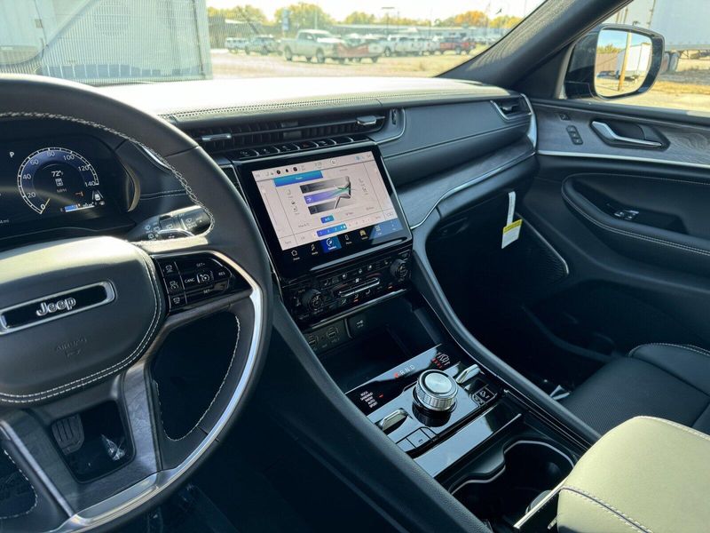 2025 Jeep Grand Cherokee OverlandImage 28