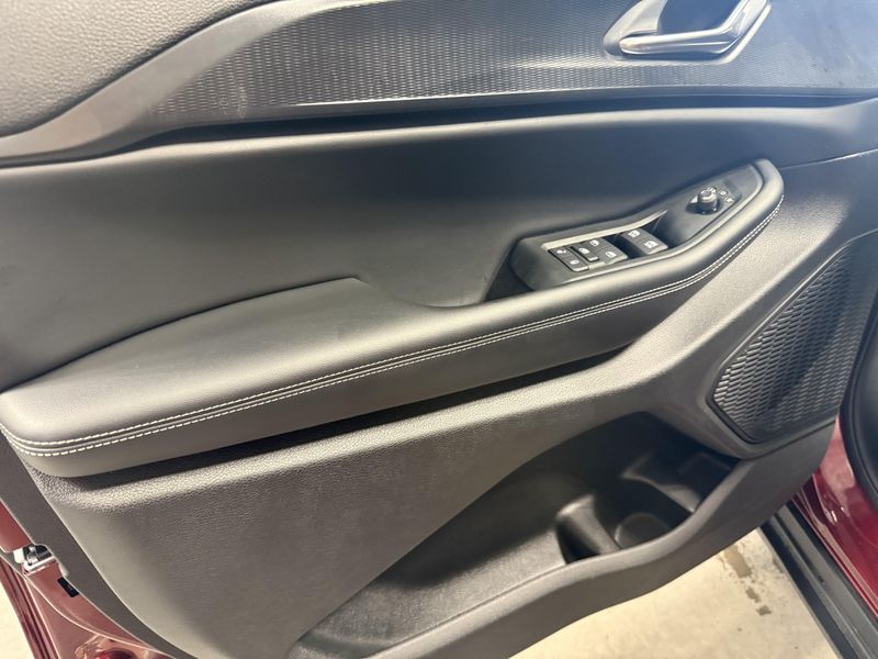 Used 2025 Jeep Grand Cherokee AltitudeImage 18
