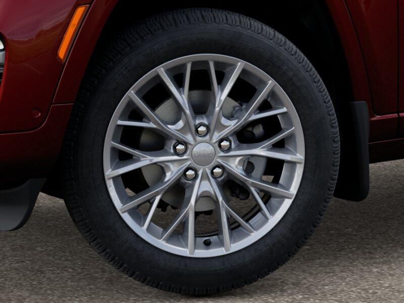 2025 Jeep Grand Cherokee Summit photo 3