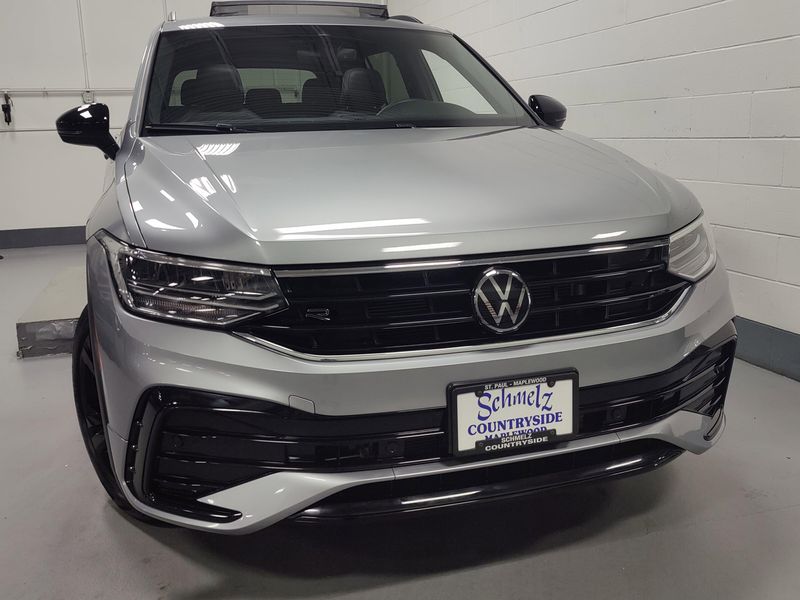 2024 Volkswagen Tiguan SE R-Line Black AWD w/SunroofImage 2