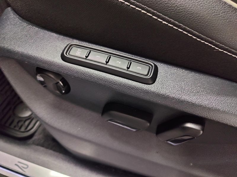 Used 2024 Volkswagen Tiguan AWD SEL R-Line w/Sunroof/NavImage 20