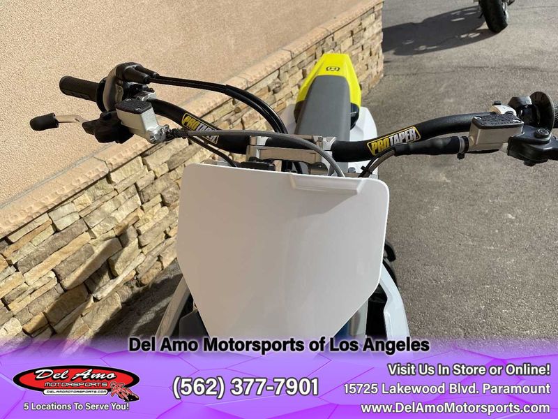 2024 HUSQVARNA TC 125  in a WHITE exterior color. Del Amo Motorsports of Los Angeles (562) 262-9181 delamomotorsports.com 