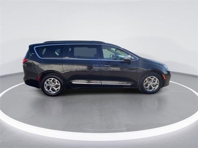 2022 Chrysler Pacifica LimitedImage 9