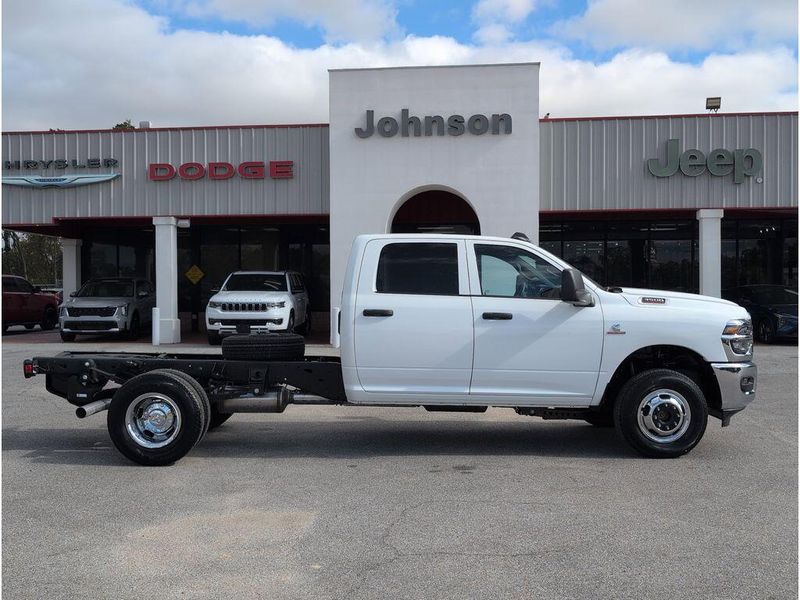 New 2026 RAM 3500 Tradesman Crew Cab Chassis 4x4 60