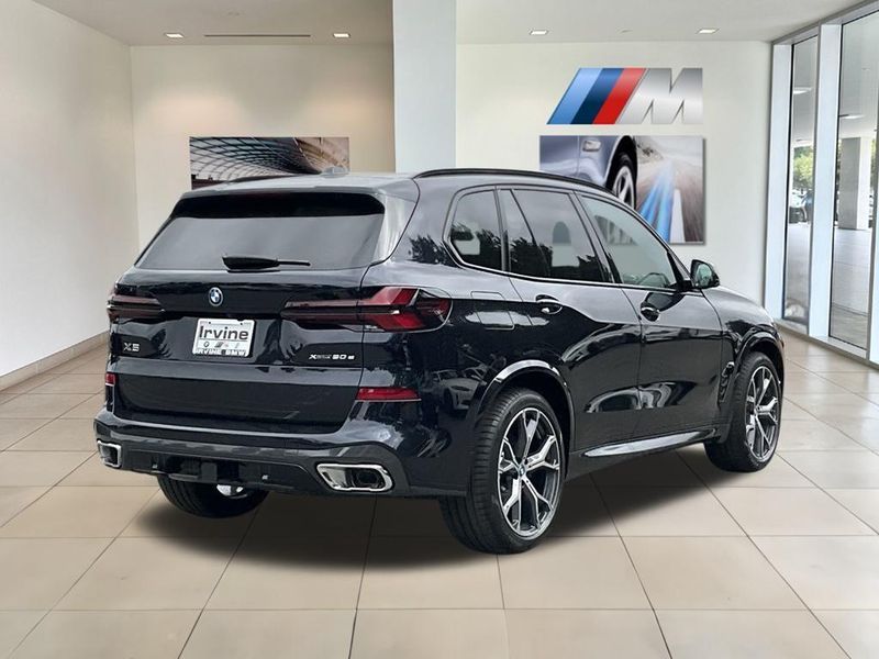 2025 BMW X5 xDrive50eImage 8
