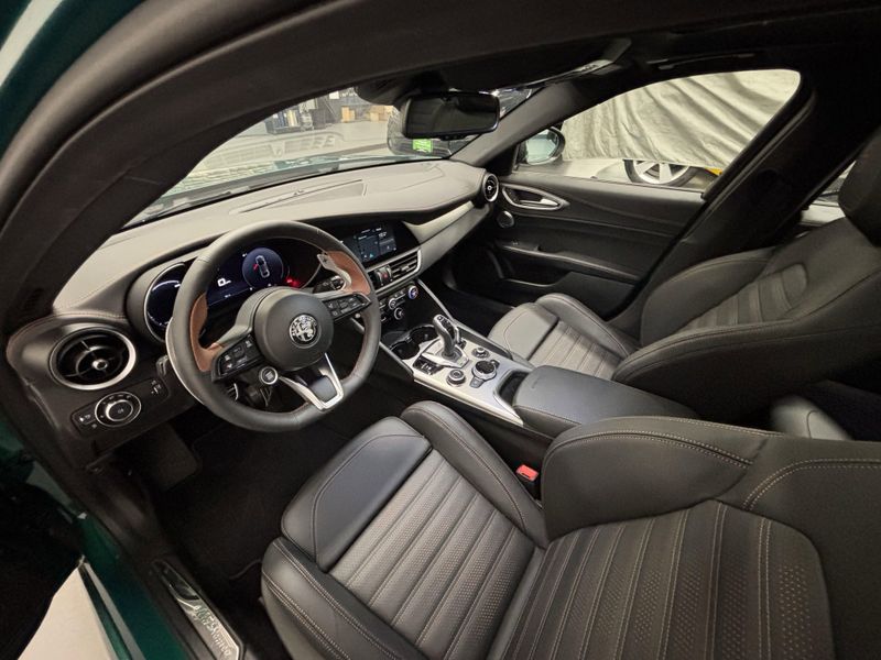 New 2025 Alfa Romeo Giulia Intensa AwdImage 5