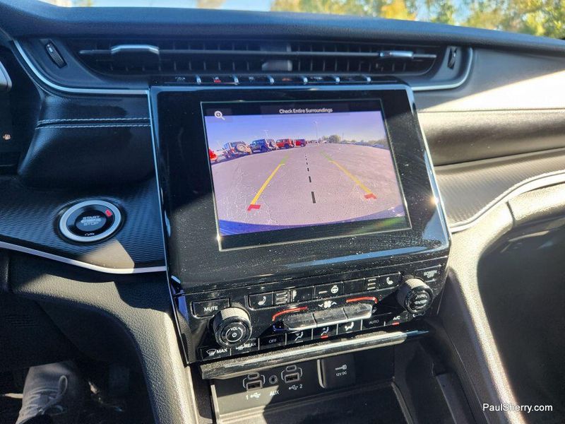 2024 Jeep Grand Cherokee Altitude photo 3