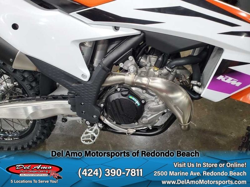 2024 KTM 450 SX-F  in a ORANGE exterior color. Del Amo Motorsports of Redondo Beach (424) 304-1660 delamomotorsports.com 