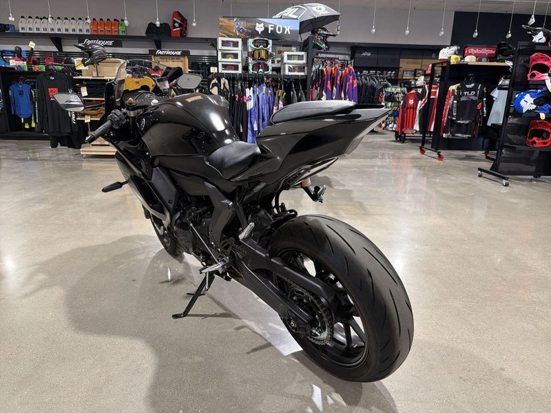 Used 2025 Yamaha YZF-R7 CA Image 15