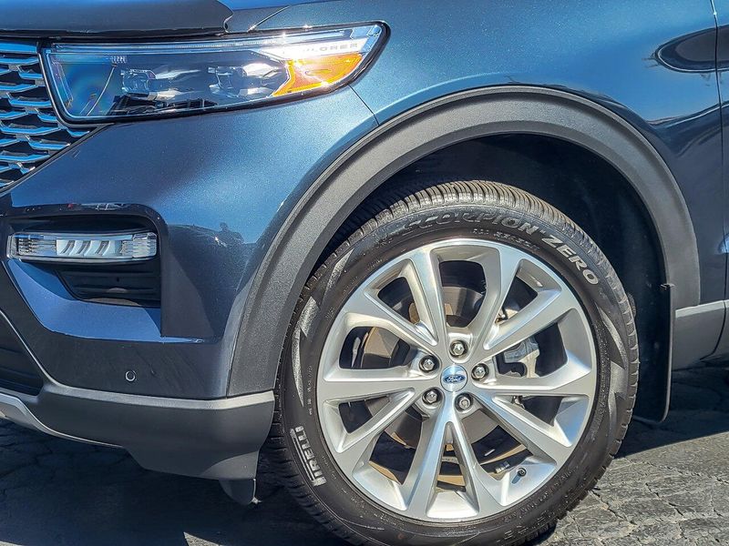 2023 Ford Explorer Platinum photo 3