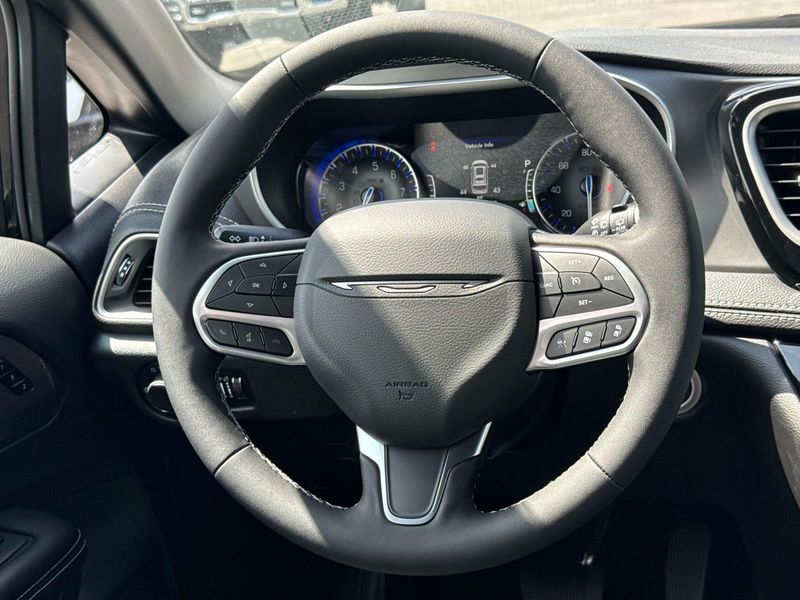 New 2027 Chrysler Pacifica Select Awd