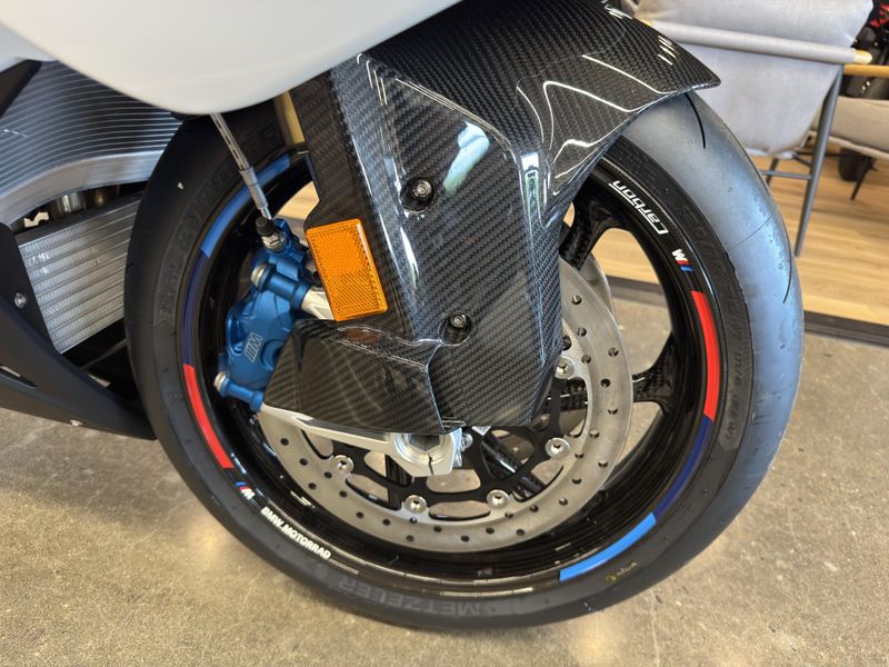2025 BMW S 1000 RR - LIGHT WHITE 