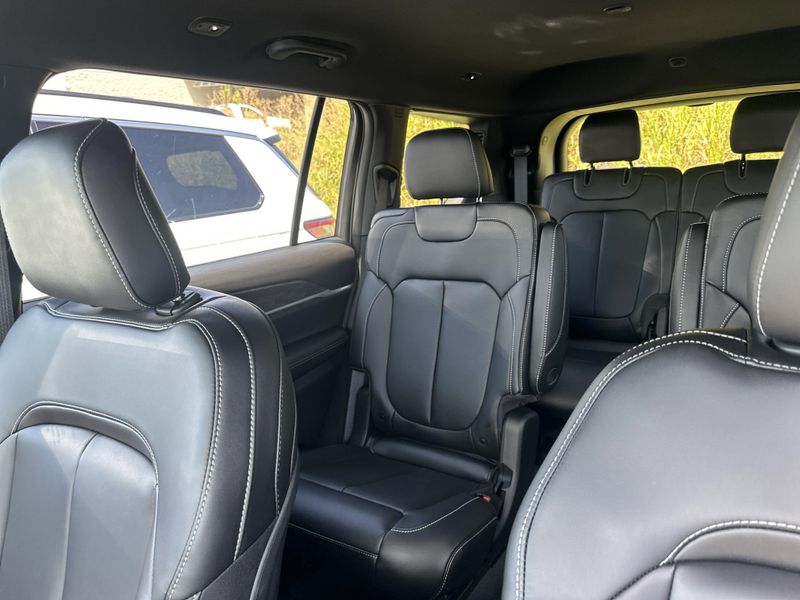 New 2025 Jeep Grand Cherokee L Limited 4x4Image 33