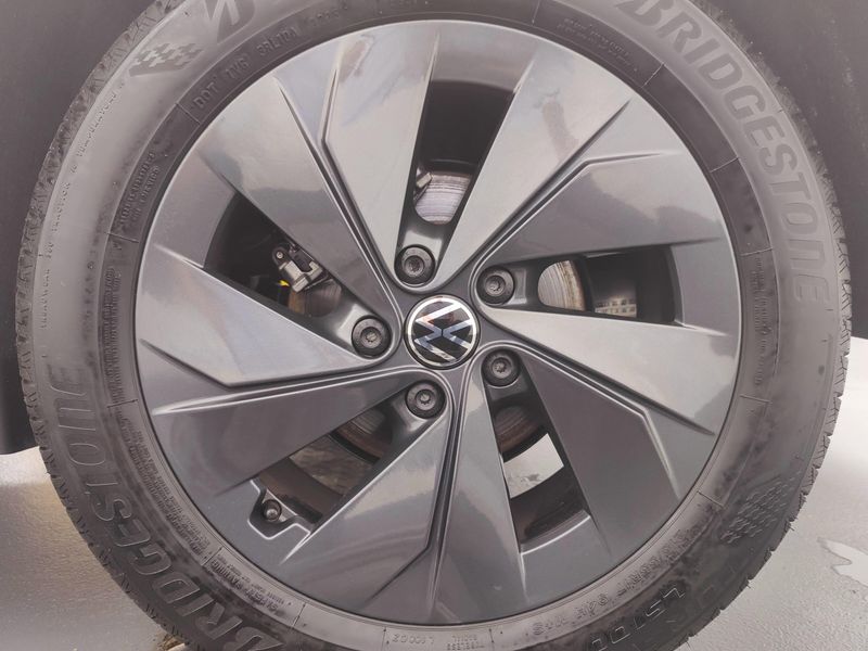 Used 2025 Volkswagen Taos SImage 5