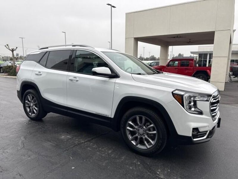 2024 Gmc Terrain SLT photo 2