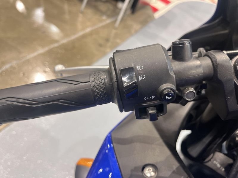 Used 2022 Yamaha YZF-R3 ABS Image 12