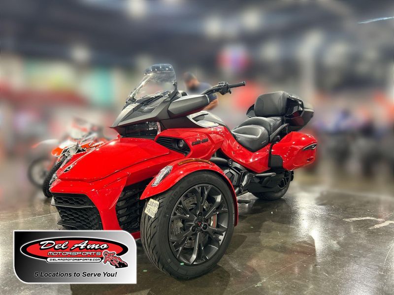 2022 Can-Am H7NA  in a PLASMA RED/ CARBON BLACK exterior color. Del Amo Motorsports delamomotorsports.com 