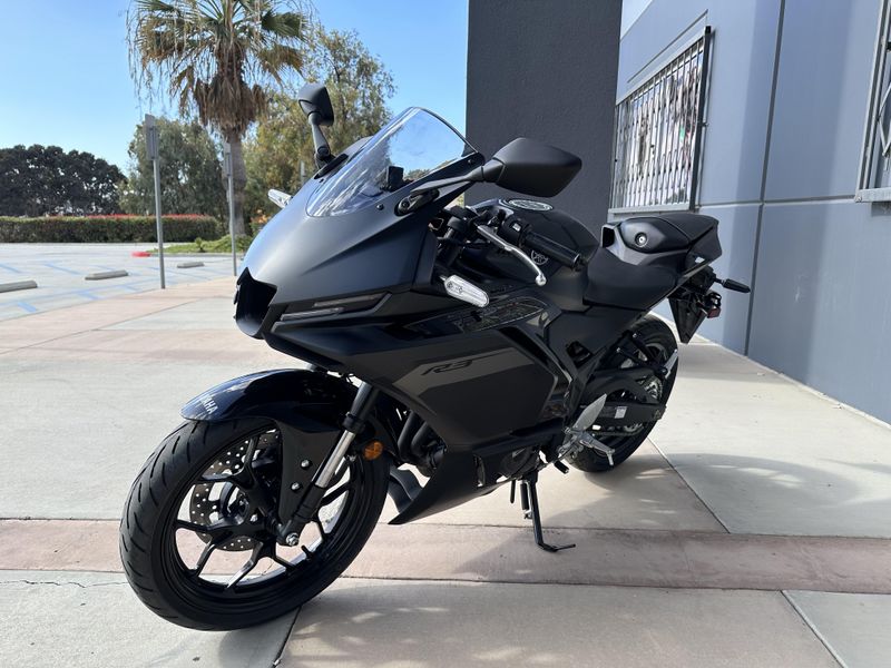 2025 Yamaha YZF-R3 Image 6