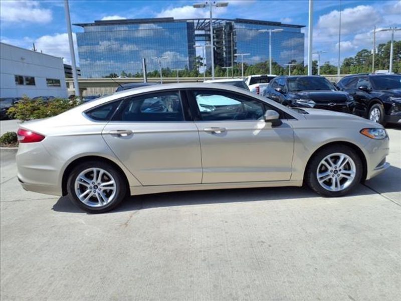 2018 Ford Fusion SEImage 9