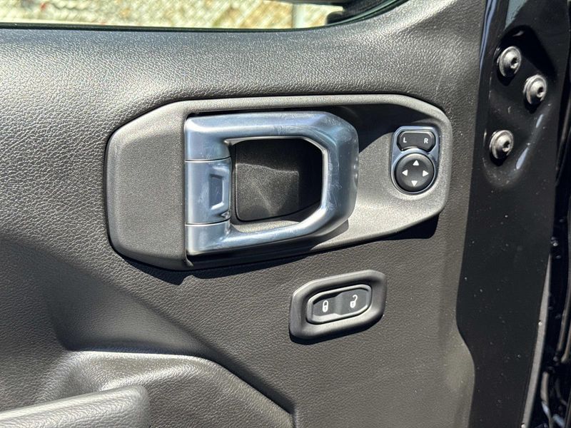 New 2026 Jeep Gladiator Sport S 4x4
