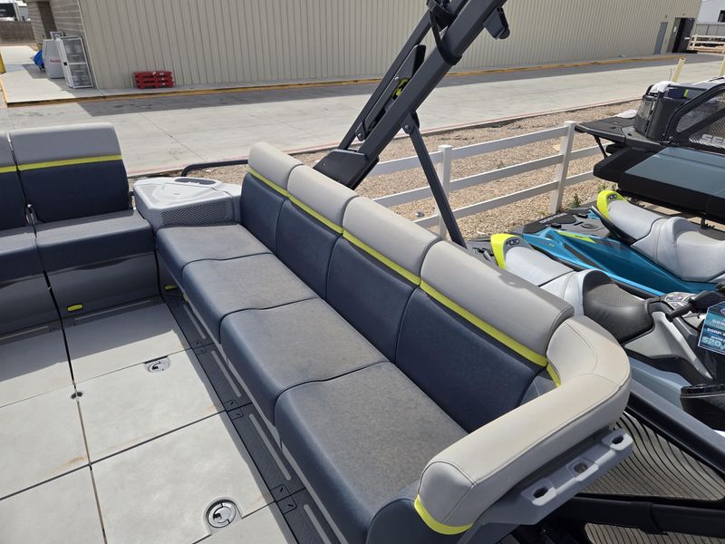 NEW 2026 SEADOO SWITCH CRUISE LIMITED 21 300HP DOUBLE BIMINI WITH GALVANIZED TRAILER Image 9