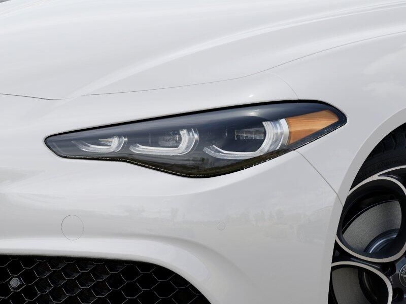 New 2025 Alfa Romeo Giulia AwdImage 6