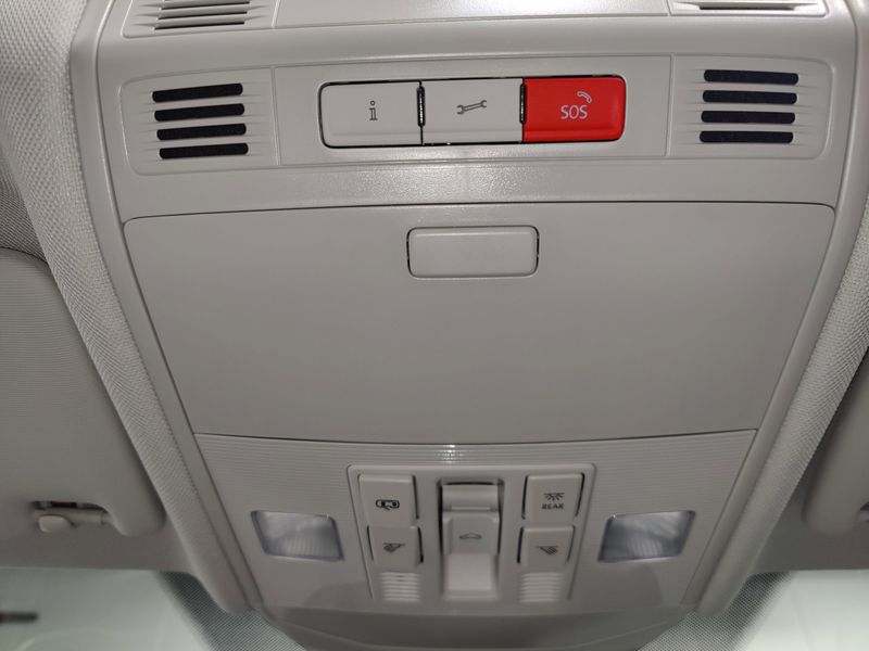 Used 2024 Volkswagen Jetta SE w/SunroofImage 25