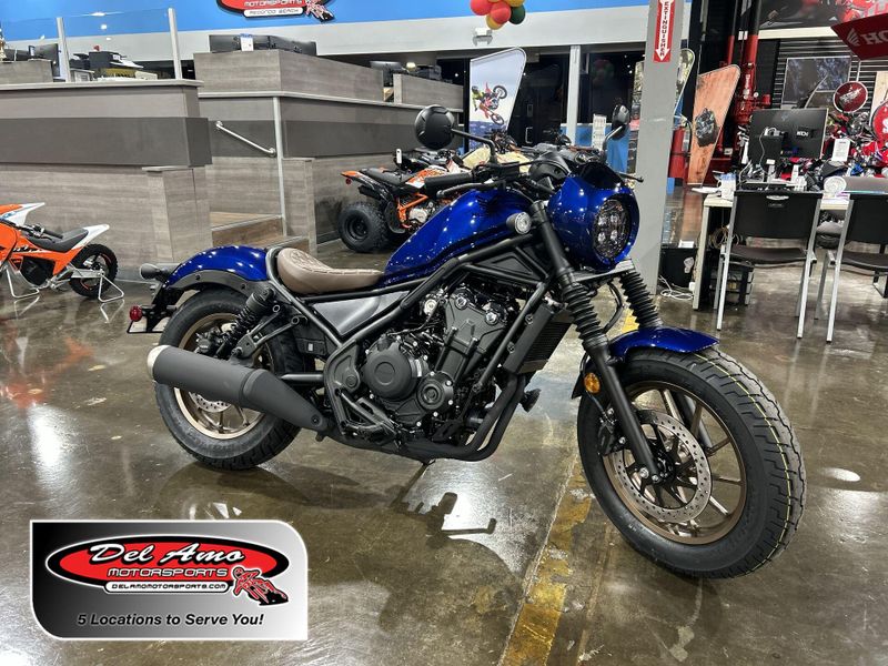 2025 Honda REBEL 500 ABS SE  in a PEARL BLUE exterior color. Del Amo Motorsports of Redondo Beach (424) 390-7811 delamomotorsports.com 