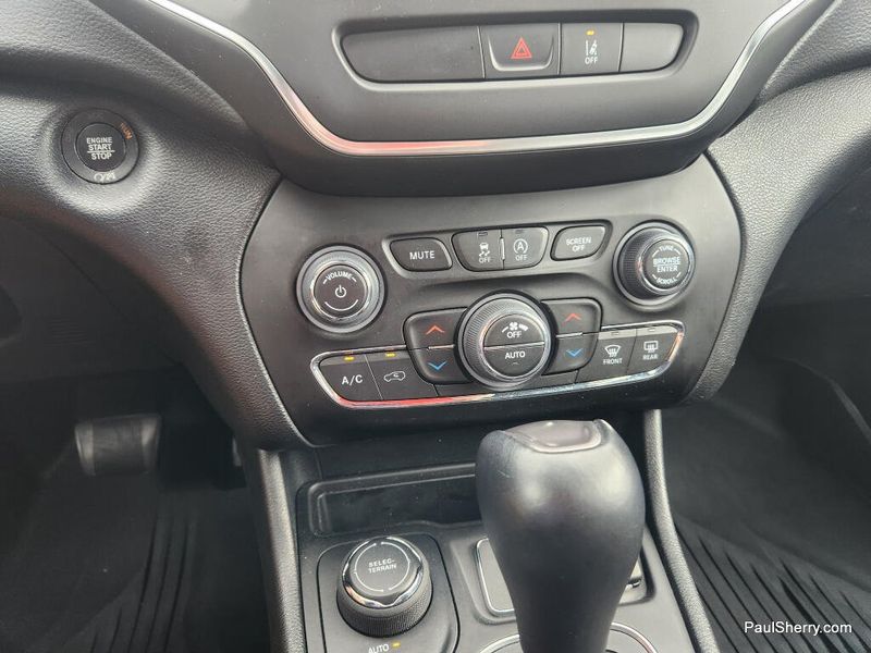 Used 2022 Jeep Cherokee Latitude Lux