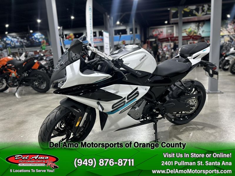 2025 CFMOTO 300SS Image 5