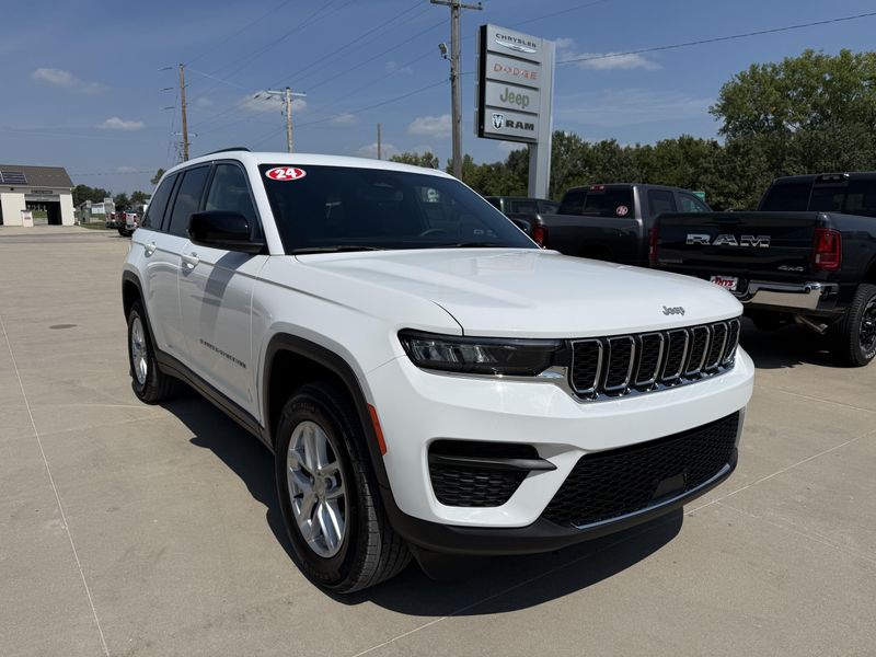 Used 2024 Jeep Grand Cherokee Laredo XImage 37