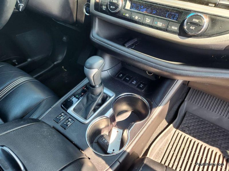 2017 Toyota Highlander SE photo 34