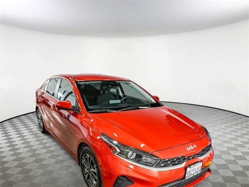 2022 Kia Forte LXSImage 2