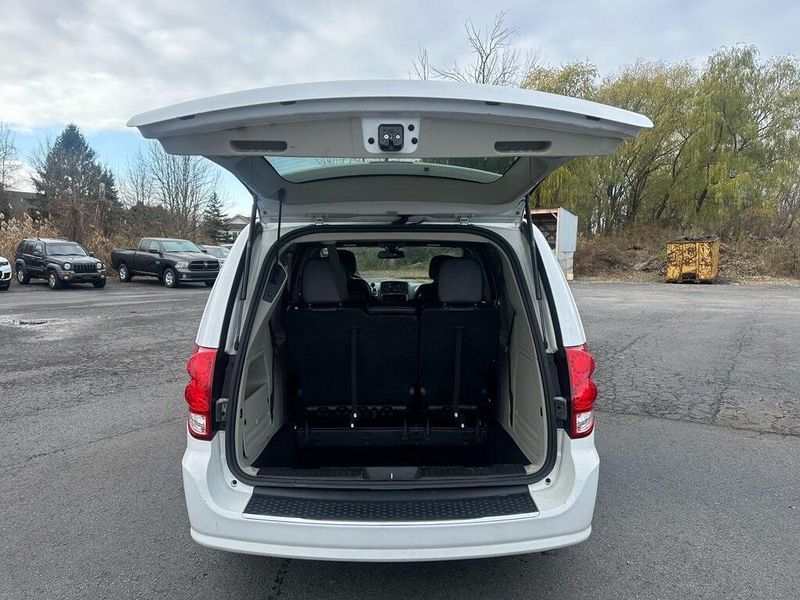 2019 Dodge Grand Caravan SXTImage 11