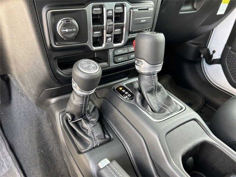 2024 Jeep Wrangler 4-door High Altitude 4xeImage 16