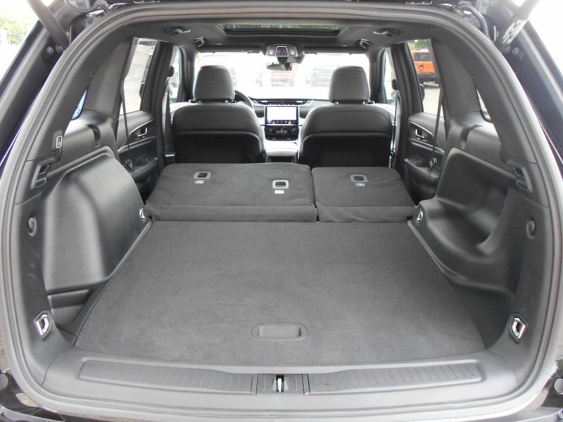New 2025 Jeep Grand Cherokee Limited 4x4Image 25