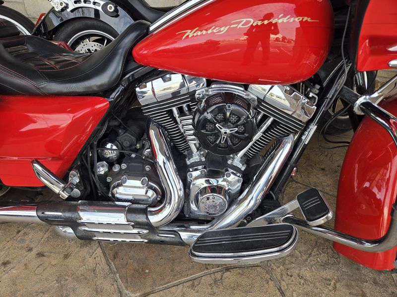 USED 2010 HARLEY ROAD GLIDE CUSTOM BASE Image 4