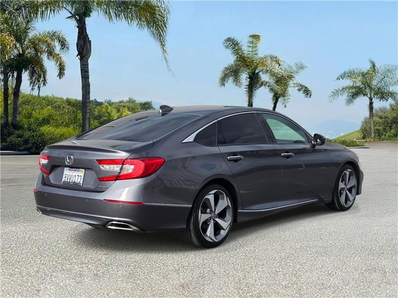 2018 Honda Accord Touring 1.5T photo 4