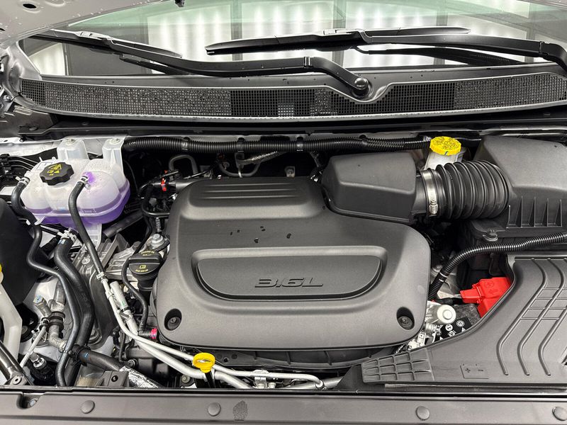 2025 Chrysler Pacifica SelectImage 6