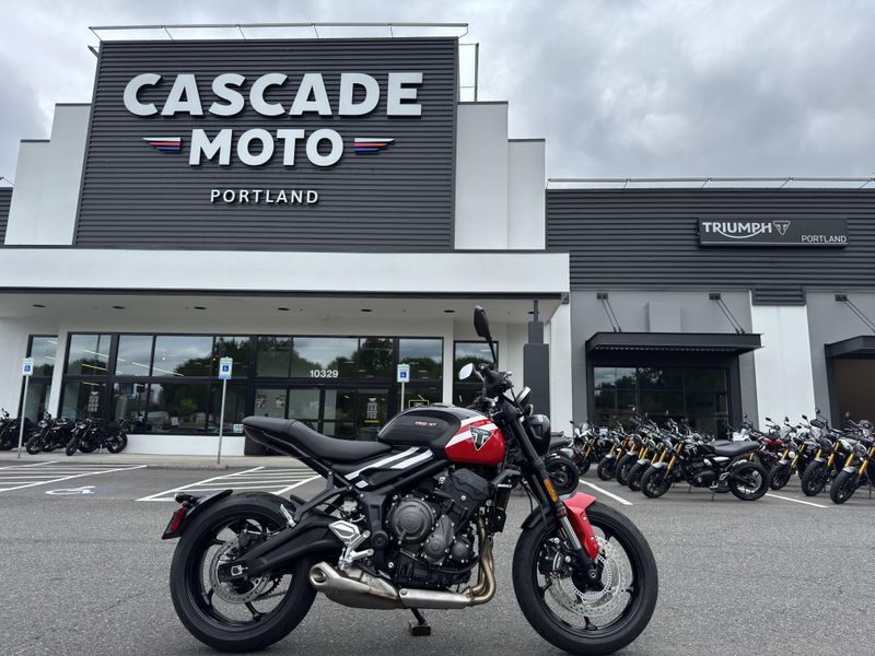 2025 Triumph Trident 660 - DIABLO RED - SAPPHIRE BLACK 